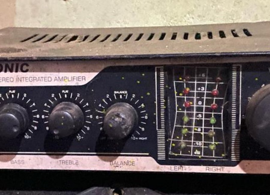 Audio amplifier repair photo